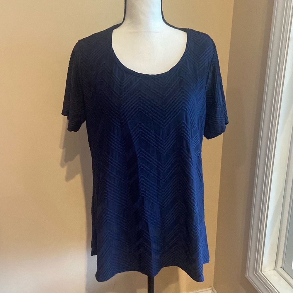 PHILOSOPHY NWT Size 1X Short Sleeve Textured Navy Top